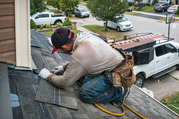 Professional Gutter Installation technician working in Hampton, GA